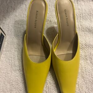 Karen Scott Yellow Leather Shoes